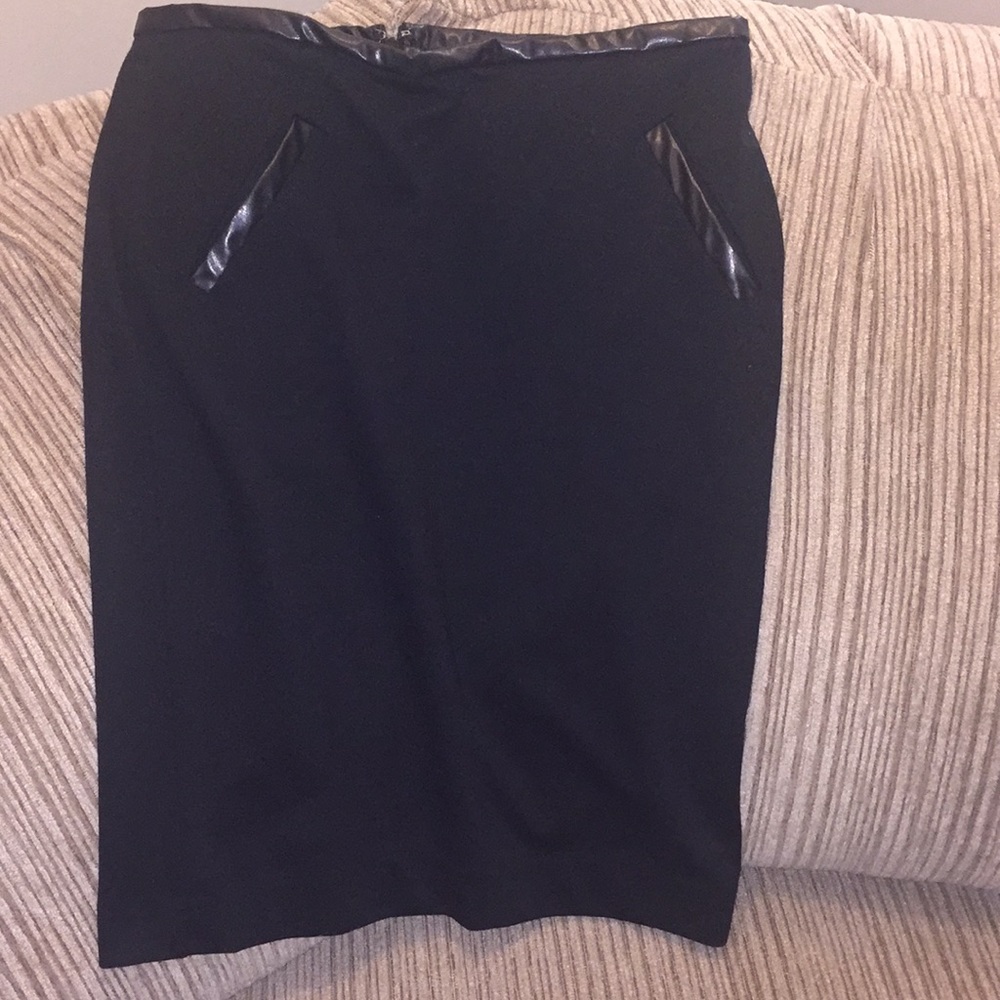 Black banana republic skirt with Metallic pockets